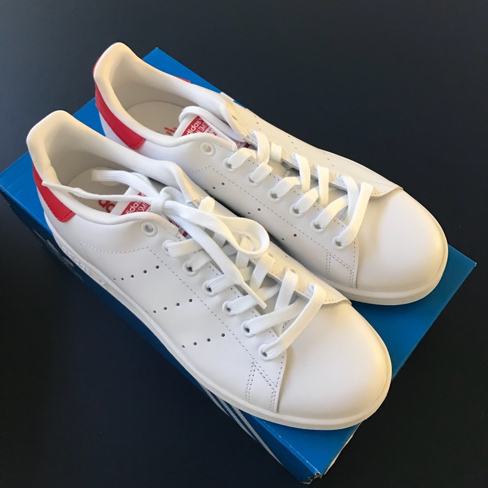 Men’s size 7  Stan Smiths, size 8.5-9 in women